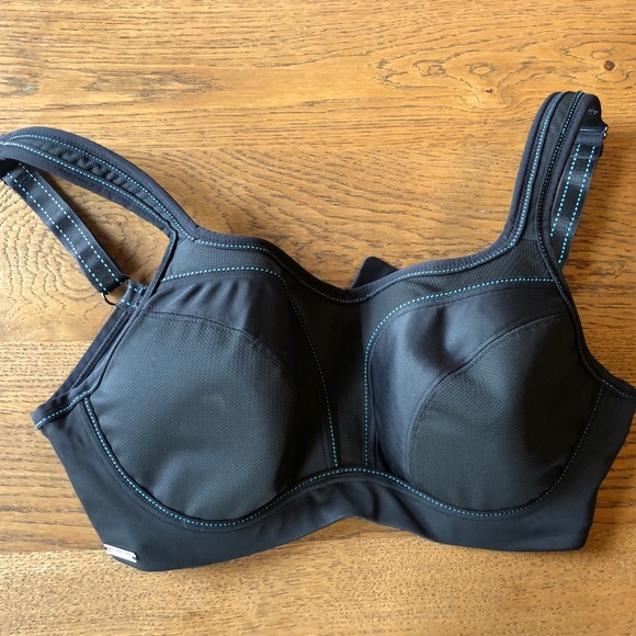 Chantelle sports bra